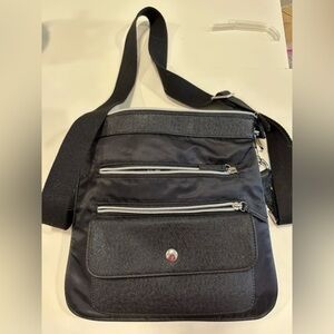 Chico’s cross body purse with long strap, lots of zippered pockets , black